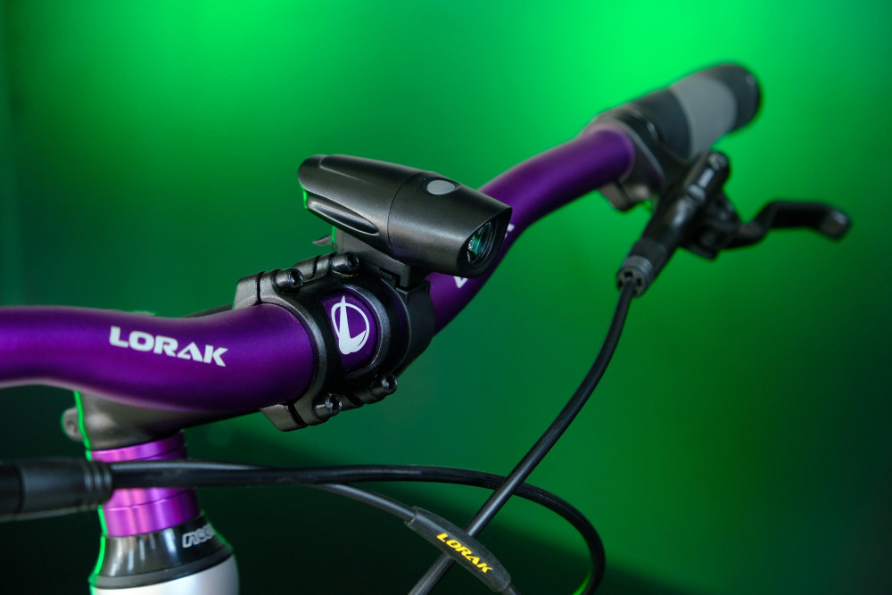 Фара передняя с USB зарядкой X-240, код 41653